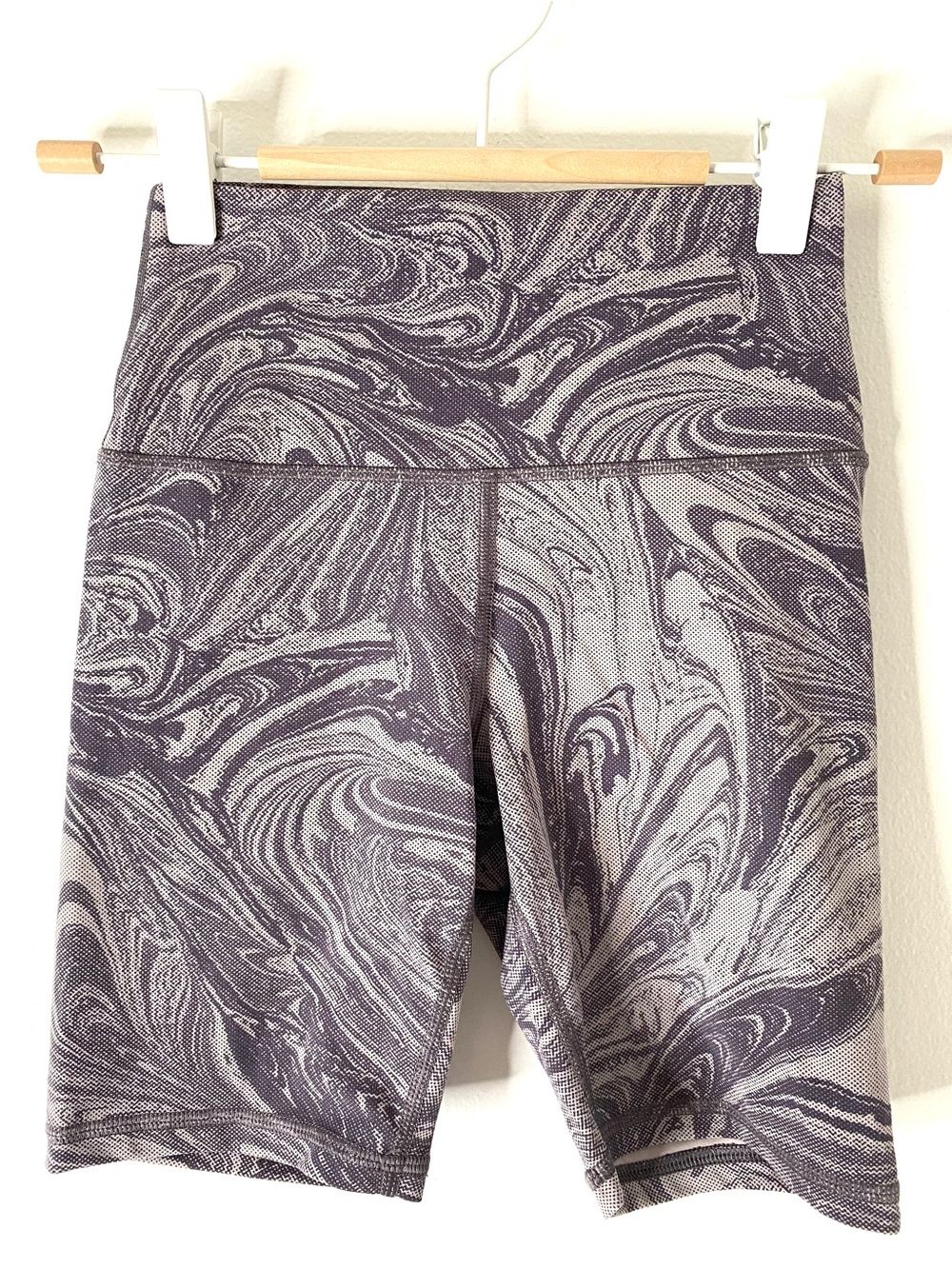 Athleta Transcend 7 Inch Biker Shorts Marble Print High Rise Yoga